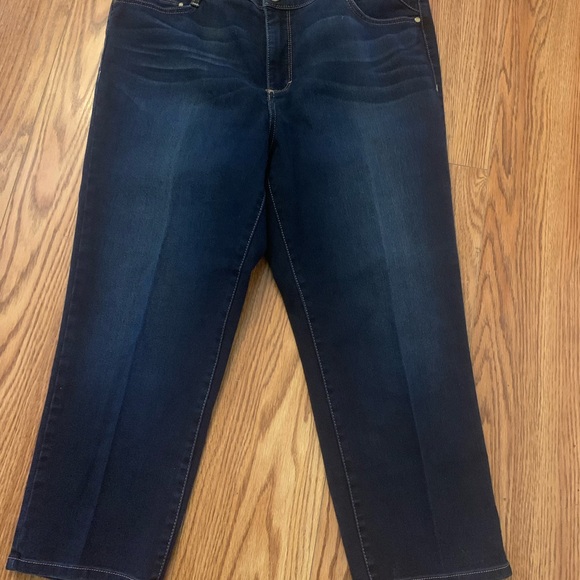- Bandolino Selene Denim Capri Pant Mid Rise Cropped Jean size 14 - Picture 3 of 3